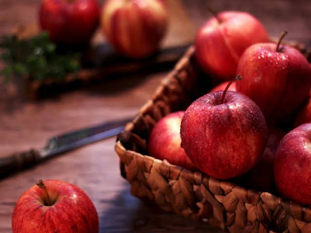 فوائد التفاح الأحمر للرجيم