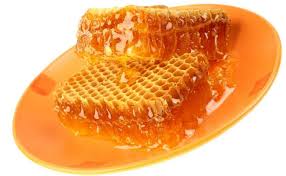ما هي أضرار أكل شمع العسل