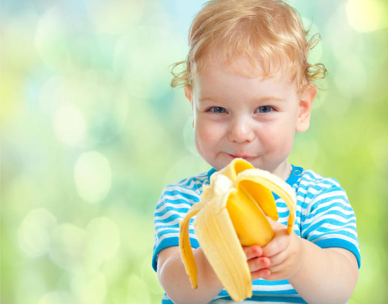 فوائد الموز للأطفال على الريق