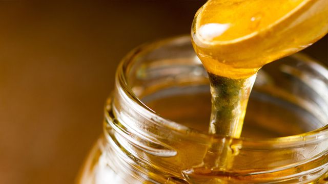 اختبار العسل الأصلي بالمنديل