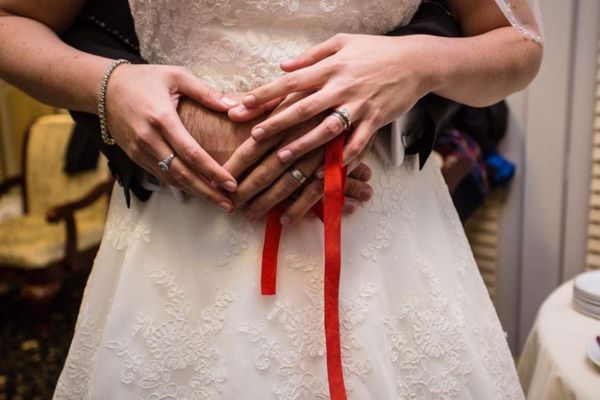 ماهو سر الشريط الاحمر للعروس التركية