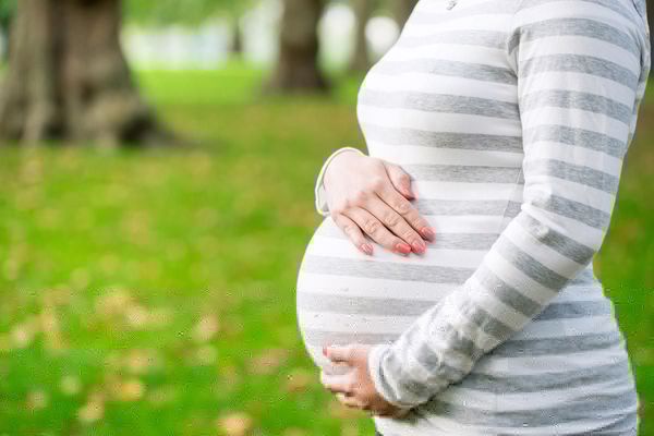 ما سبب عدم انفتاح عنق الرحم عند الولادة