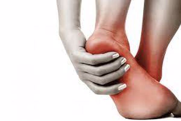 ما هي اعراض التهاب اوتار القدم