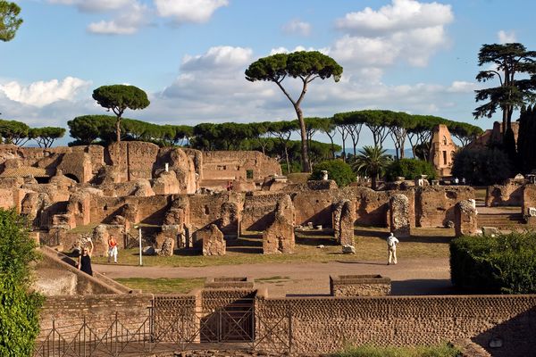 أهم الأماكن السياحية في روما Hnxg
