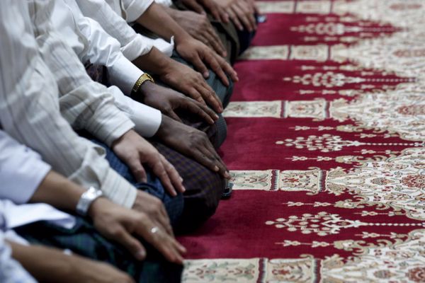 أحاديث عن فضل الصلاة في المسجد