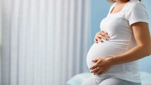 ما معنى ان ترى المرأة نفسها حامل في المنام؟